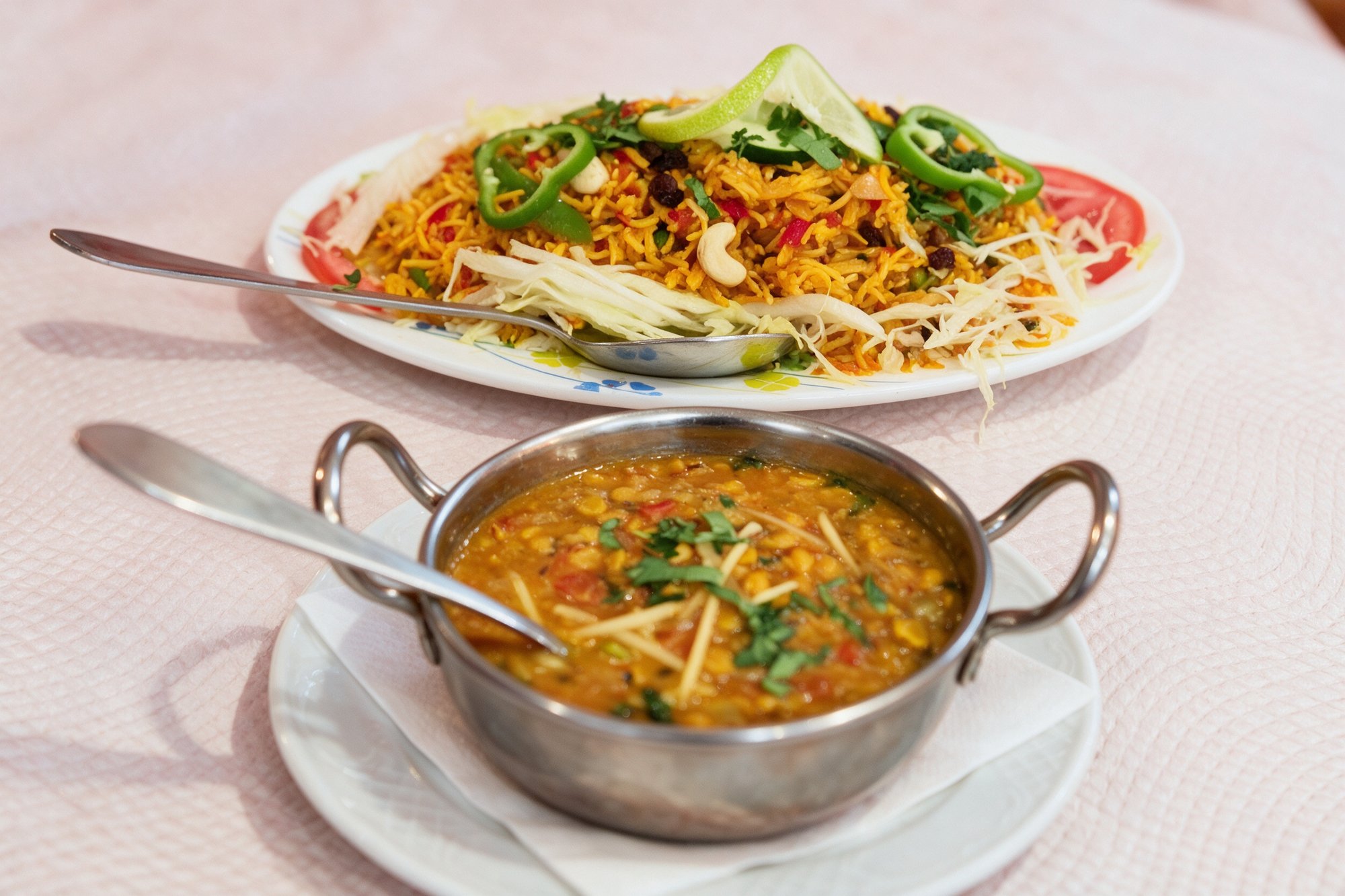 Verduras Biryani - arroz basmati con verduras, pasas y anacardos